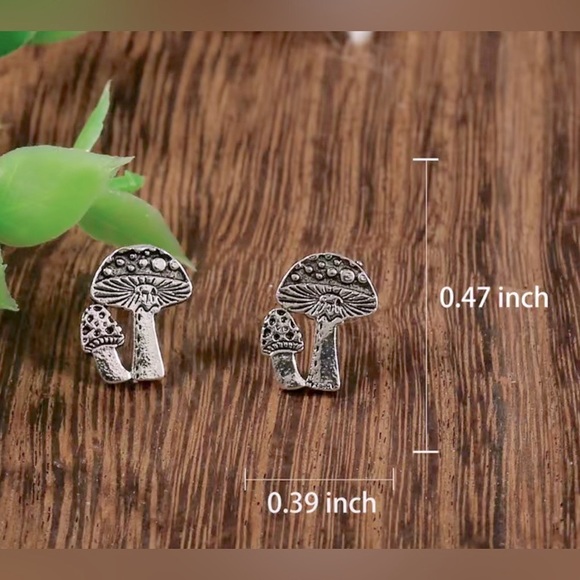 MUSHROOM 🍄 STUD EARRINGS - Picture 8 of 11